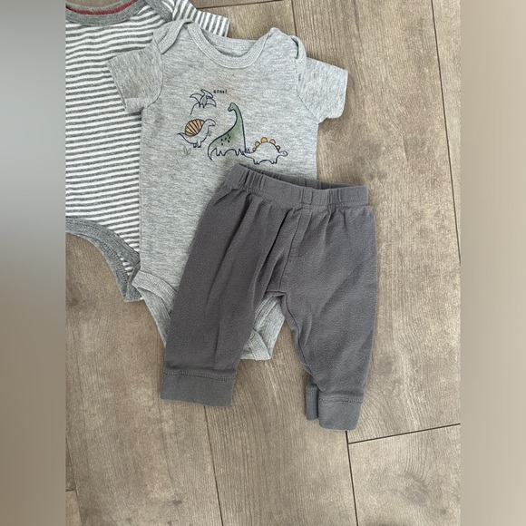 0-3 Month Baby Boy three piece matching outfit set - Picture 4 of 9